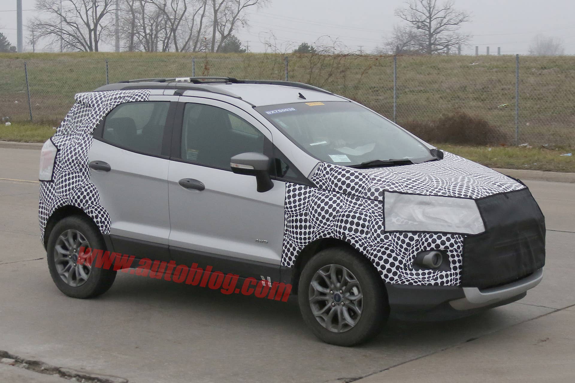 camouflage ecosport cuv crossover ford