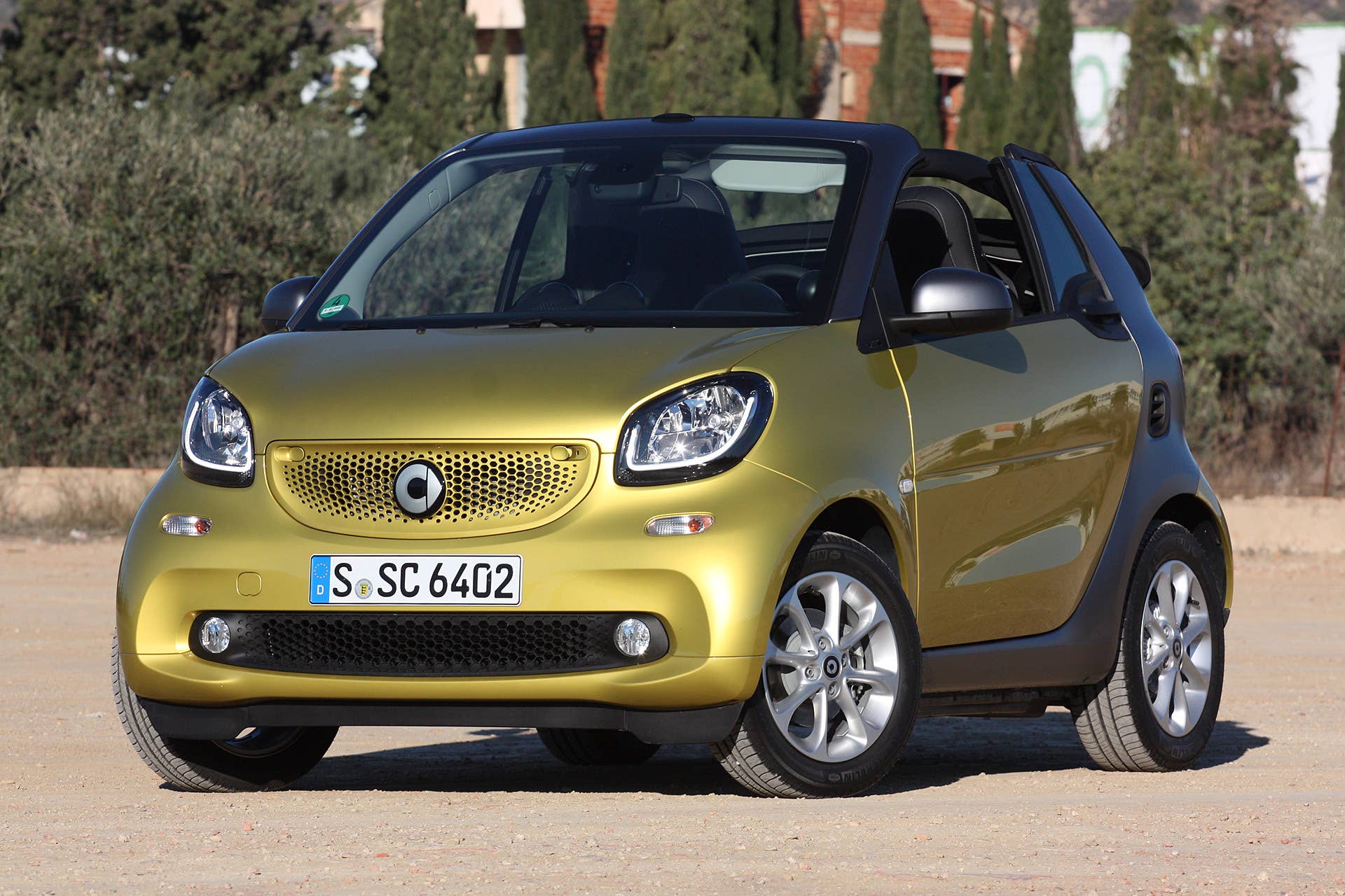 2017 Smart ForTwo Cabriolet front 3/4 view