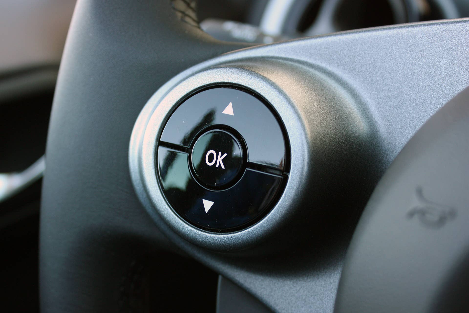 2017 Smart ForTwo Cabriolet steering wheel controls