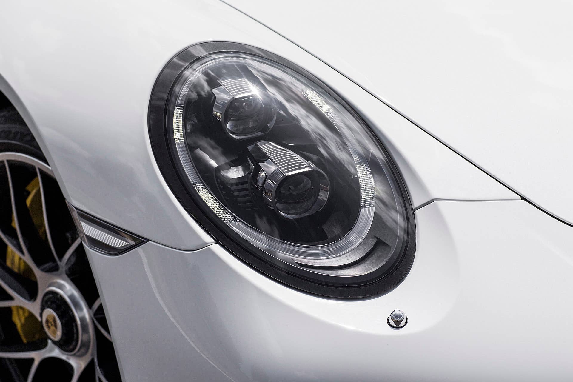 2017 Porsche 911 Turbo S headlight