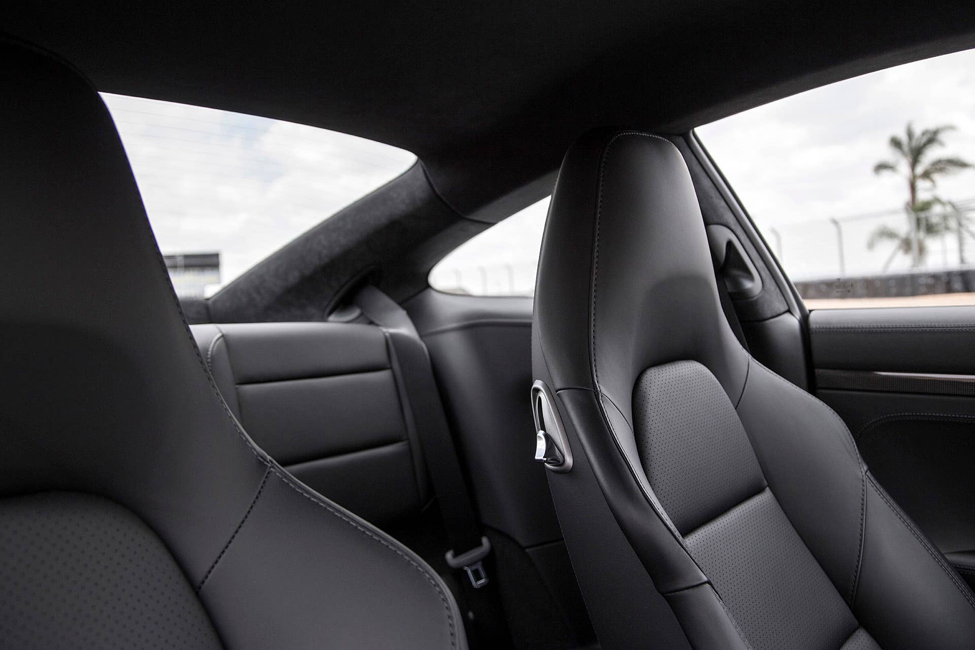 2017 Porsche 911 Turbo S front seats