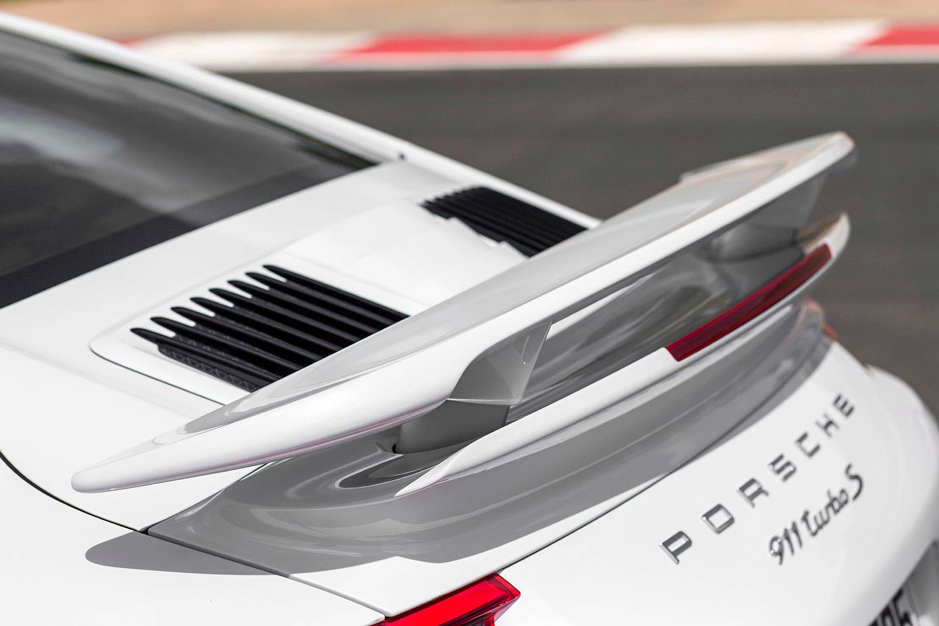 2017 Porsche 911 Turbo S rear spoiler