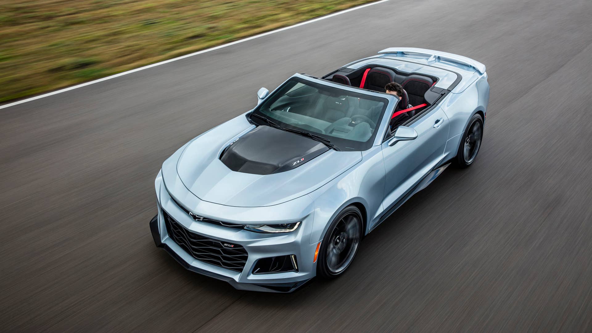 The 2017 Camaro ZL1 is poised to challenge the most advanced performance cars in the world in any measure â with unprecedented levels of technology, refinement, track capability and straight-line acceleration. From the fully automatic soft top that seamlessly disappears beneath the hard tonneau cover, to modular underbody bracing to allow the same sharp, nimble handling as the coupe, the Camaro ZL1 Convertible is a high-tech masterpiece. The fully automatic top can be raised or lowered with a single button while driving up to 30 mph, or lowered remotely with the keyfob.