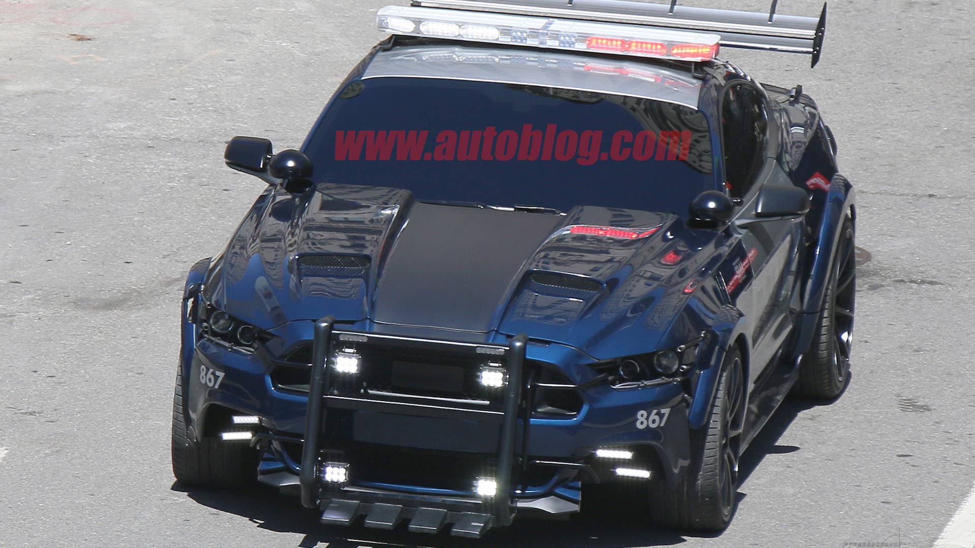 Barricade Ford Mustang
