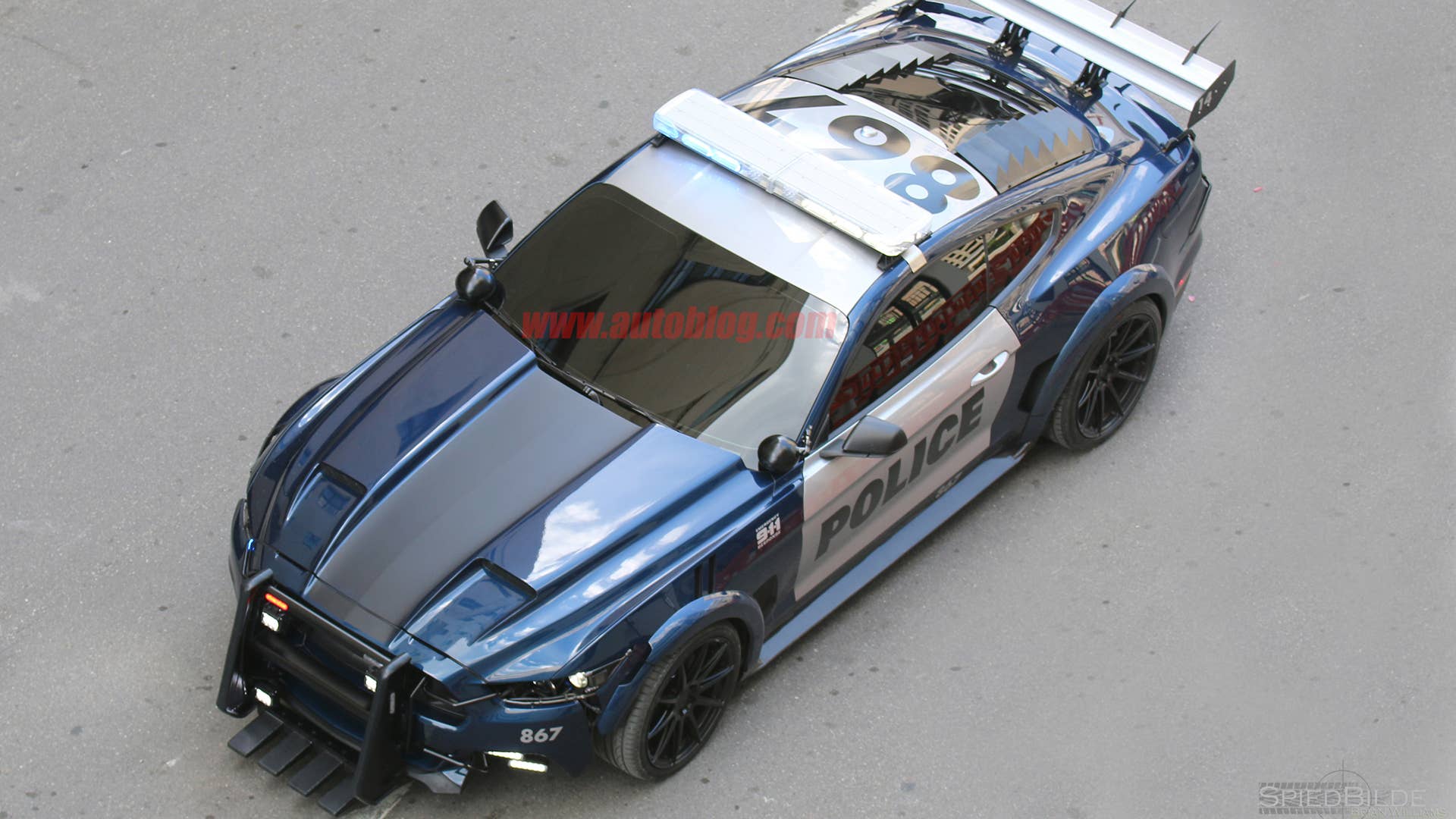 Barricade Ford Mustang