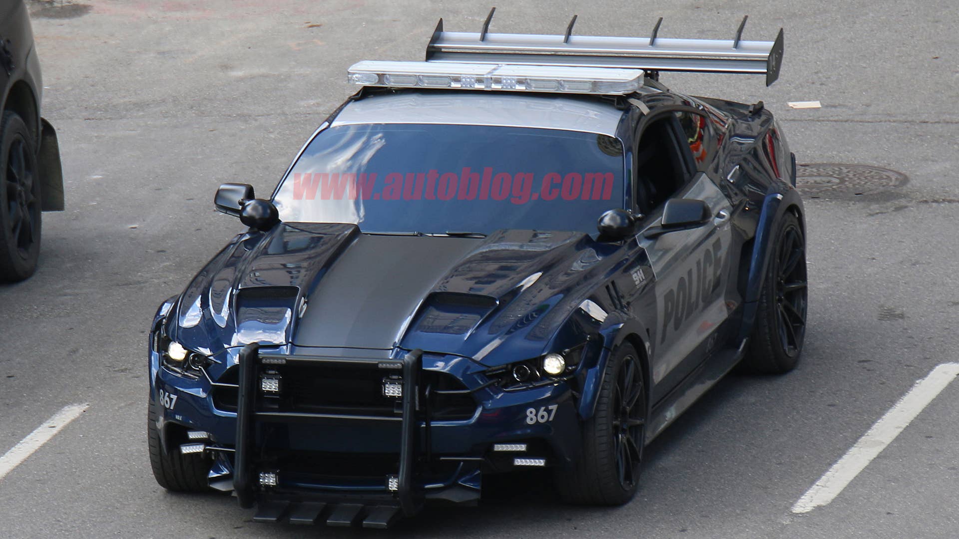 Barricade Ford Mustang
