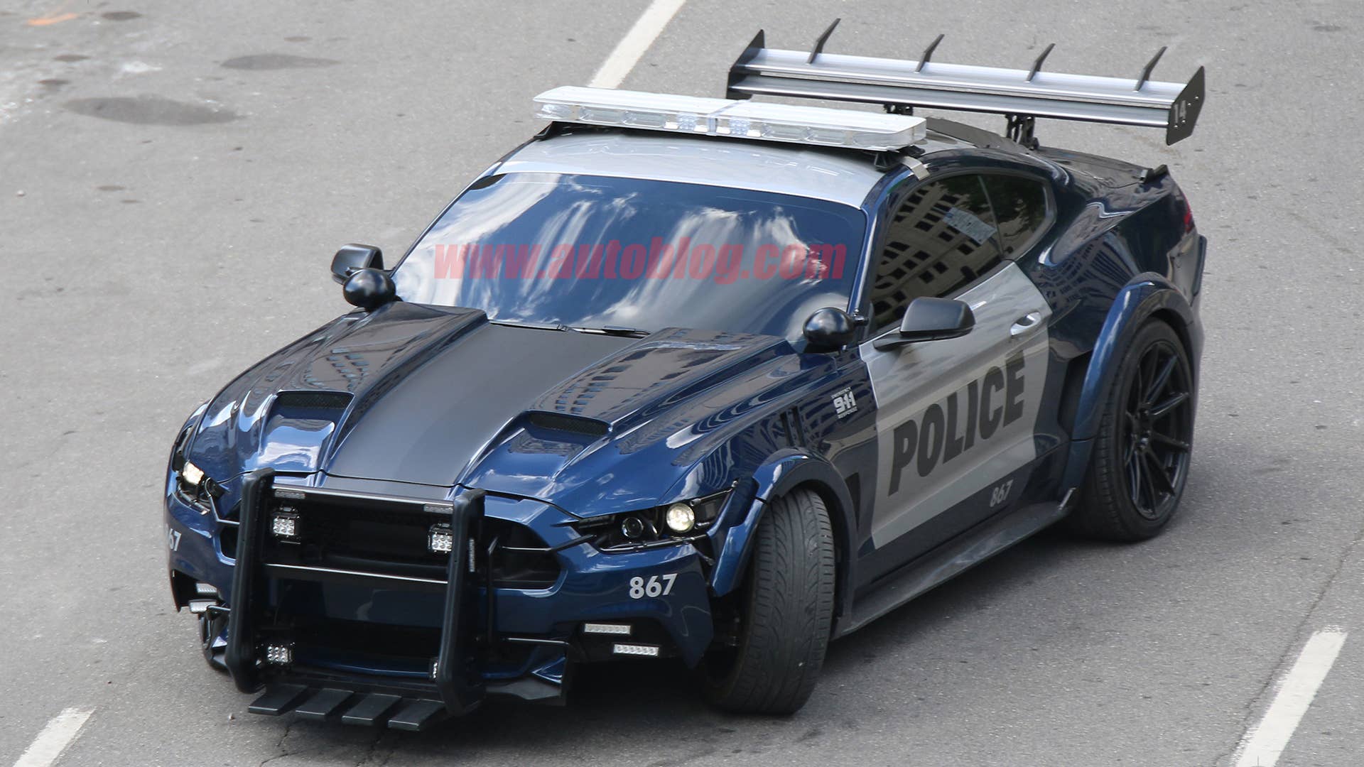 Barricade Ford Mustang