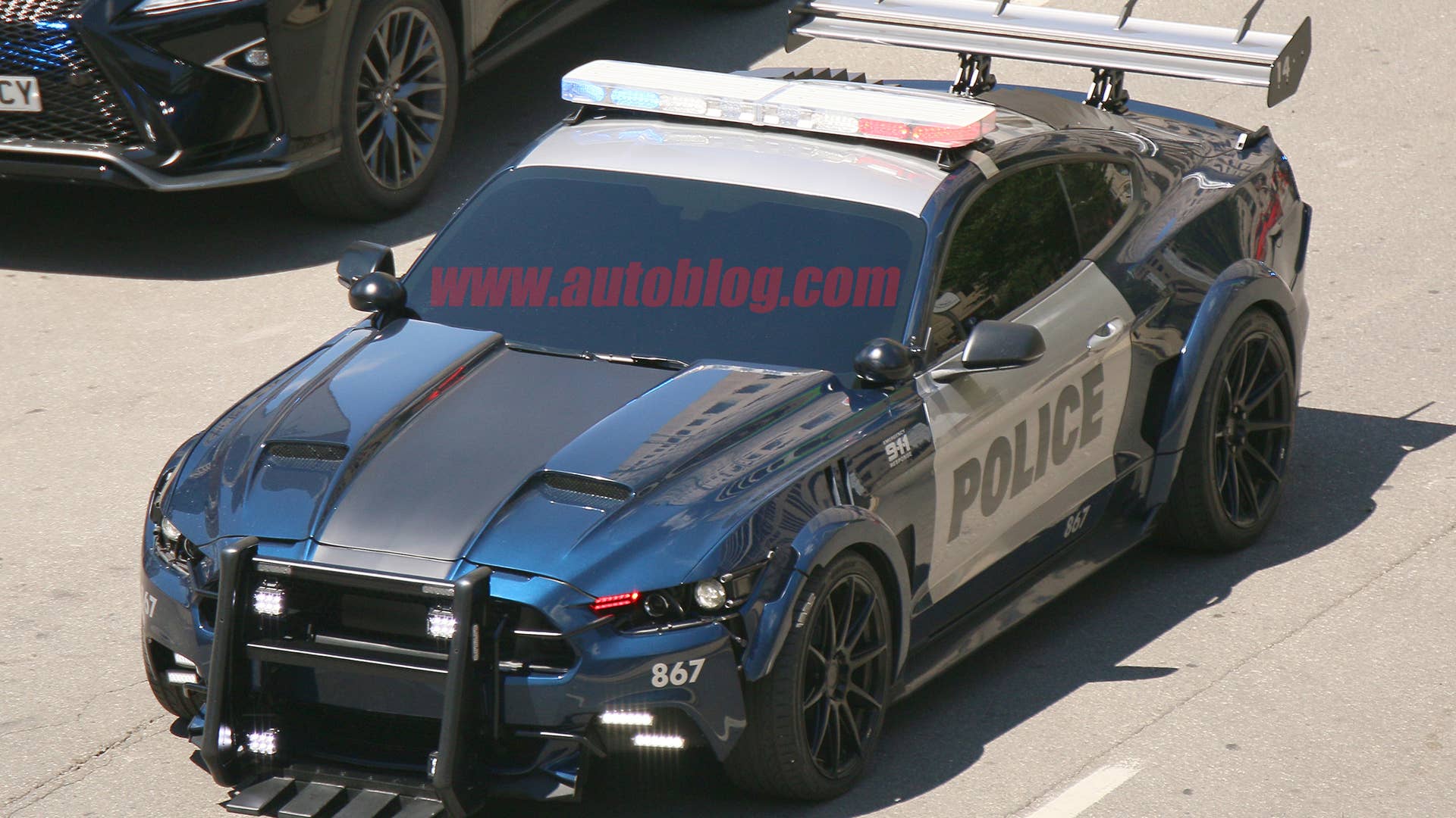 Barricade Ford Mustang
