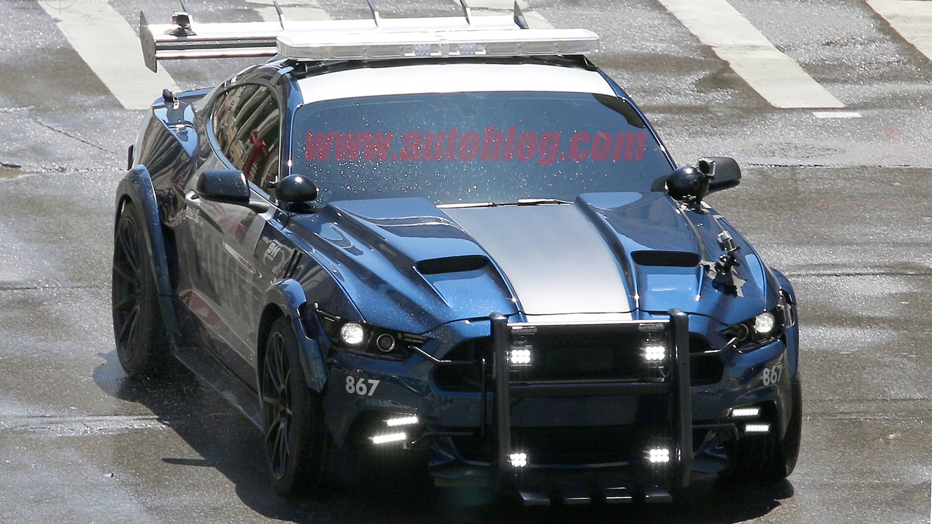 Barricade Ford Mustang