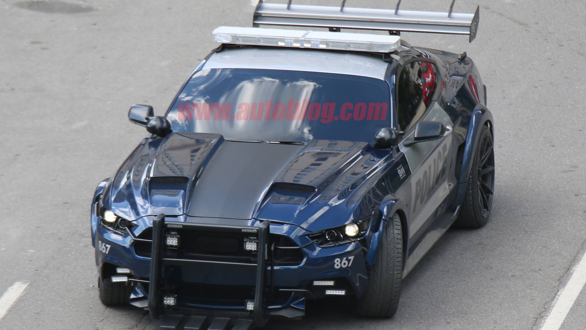 Barricade Ford Mustang