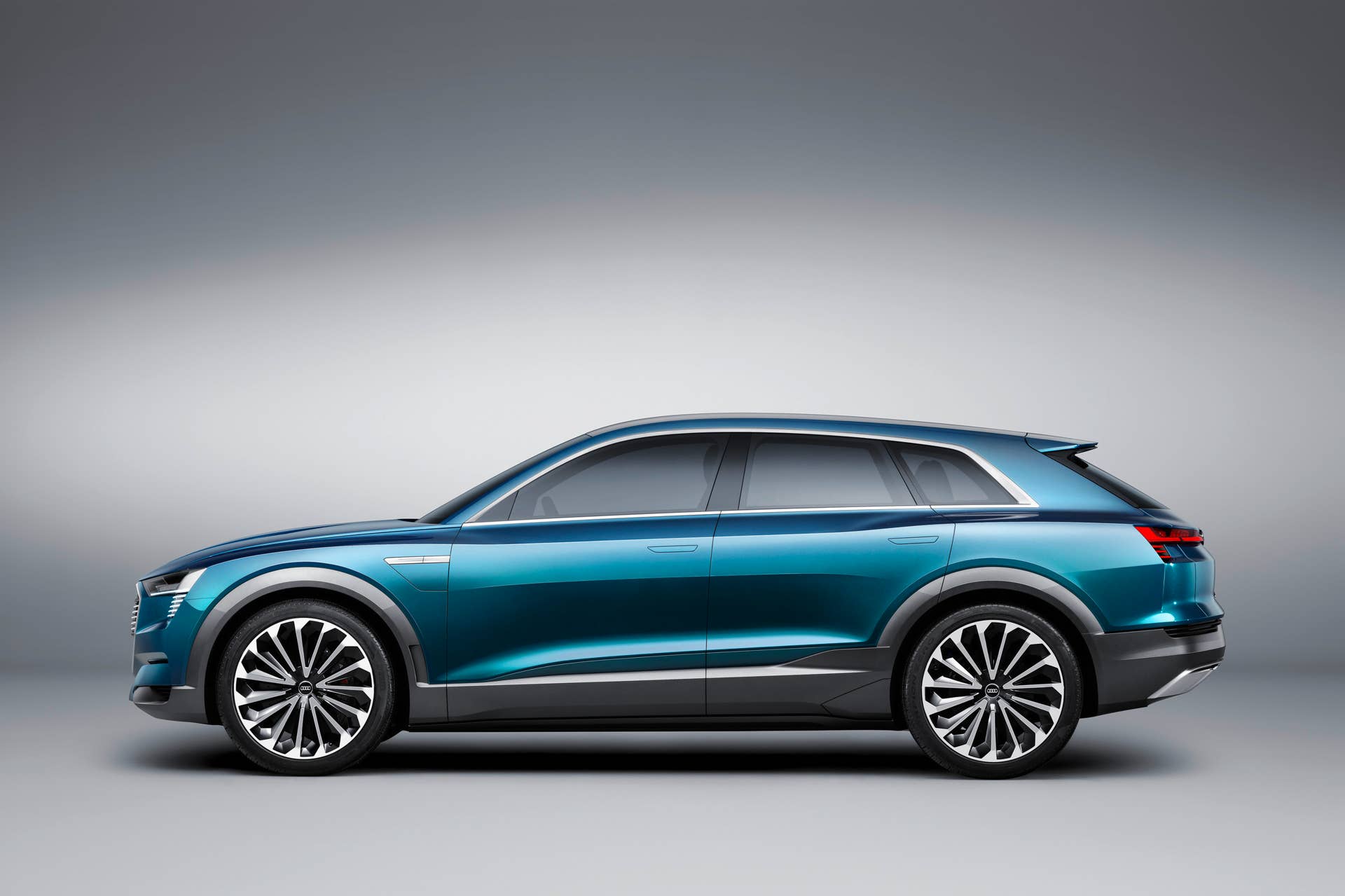 Audi e-tron quattro concept side profile