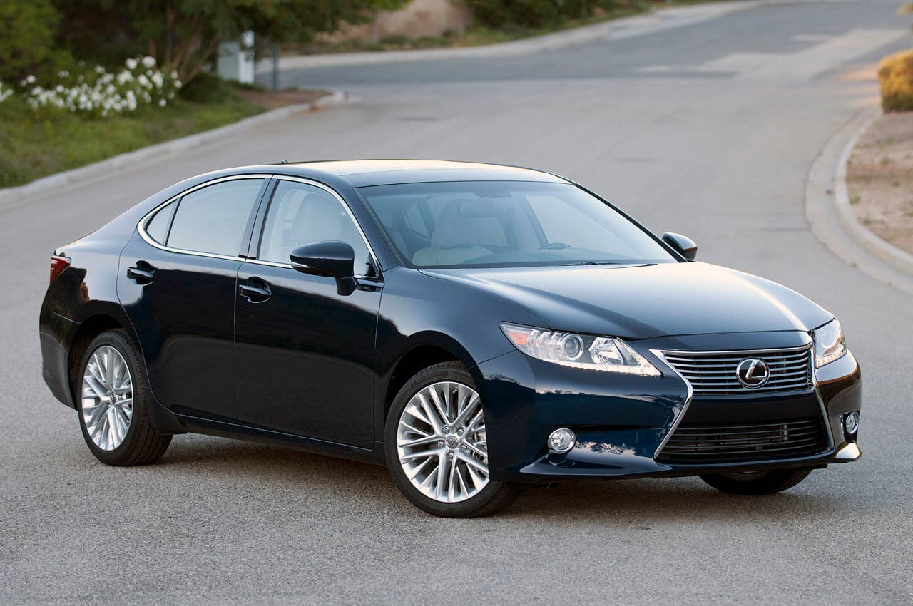 2013 Lexus ES 350 front 3/4 view