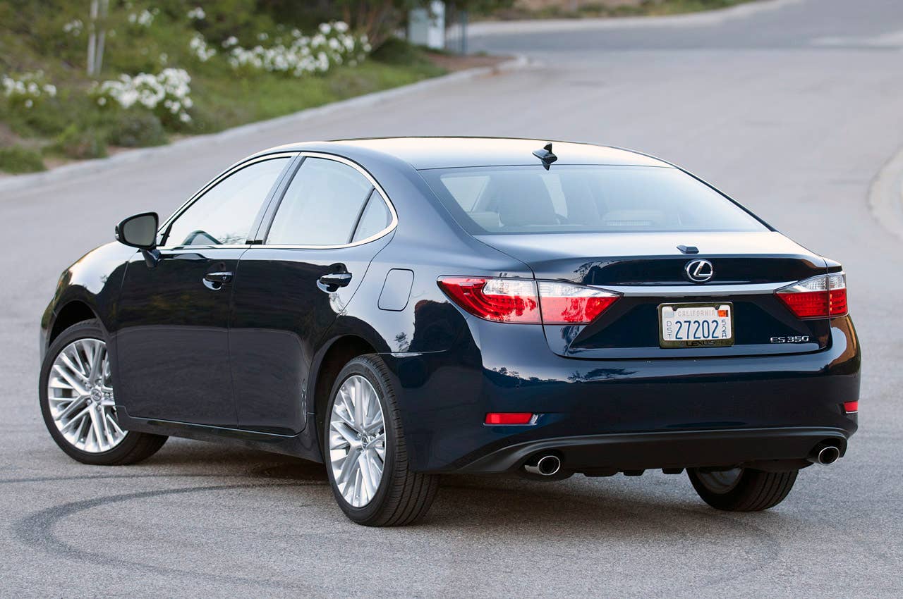 2013 Lexus ES 350 rear 3/4 view