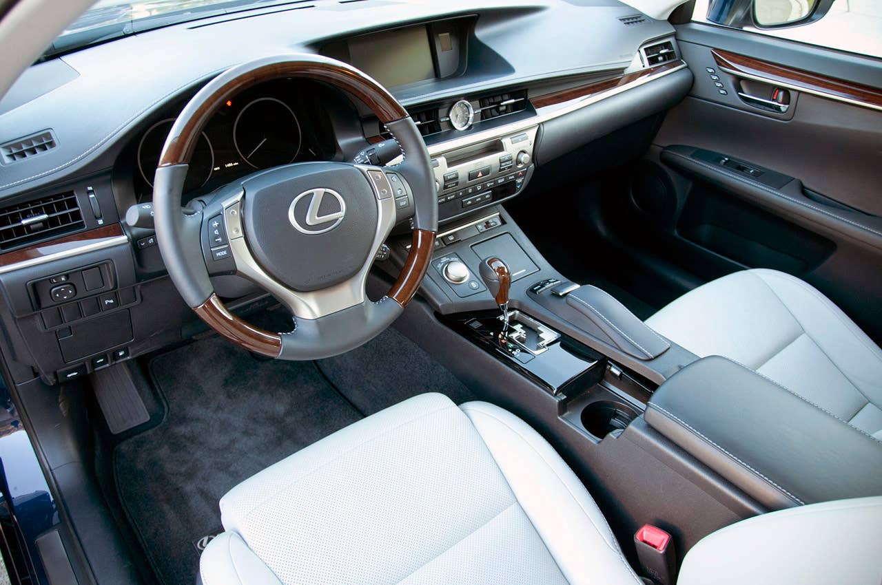2013 Lexus ES 350 interior
