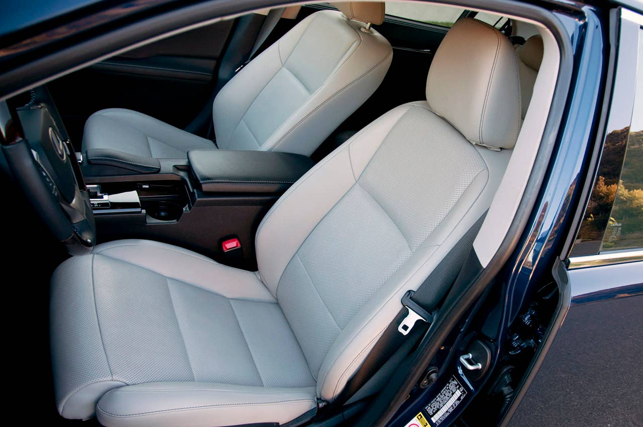 2013 Lexus ES 350 front seats