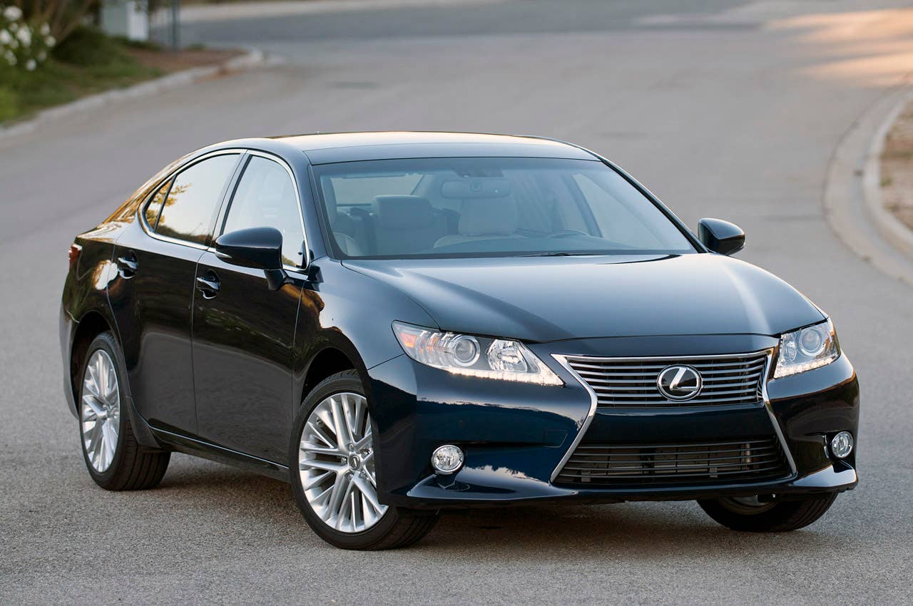 2013 Lexus ES 350 front 3/4 view
