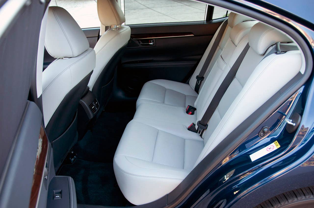 2013 Lexus ES 350 rear seats