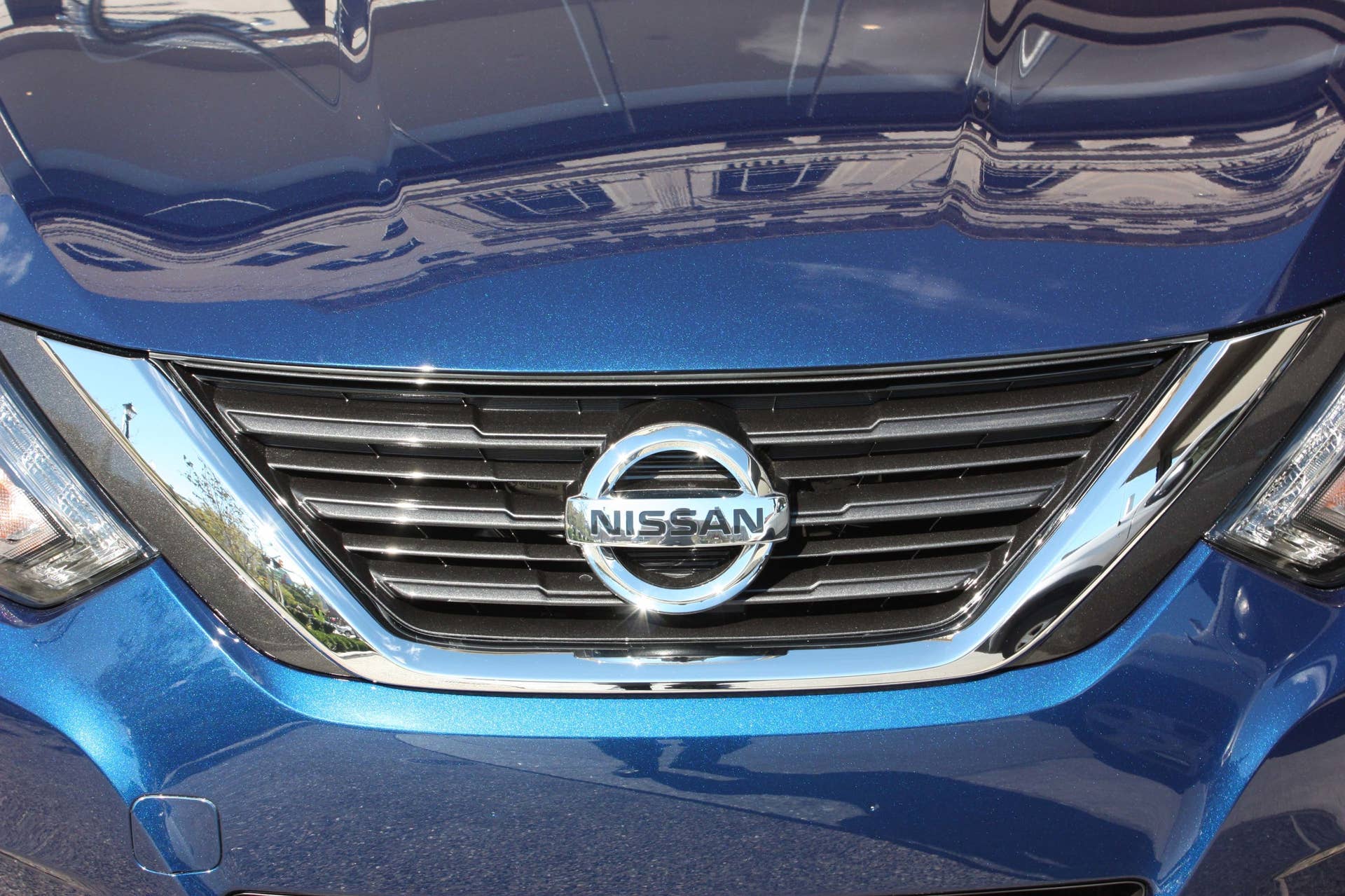 2016 nissan altima grille
