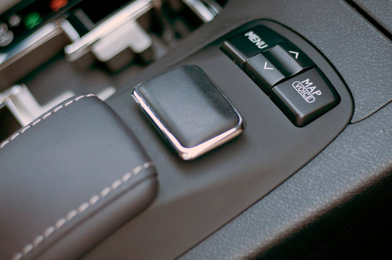 2013 Lexus ES 350 multimedia system toggle