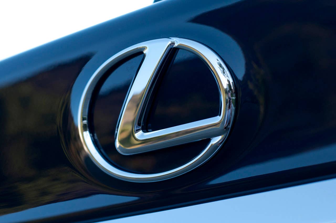 2013 Lexus ES 350 logo