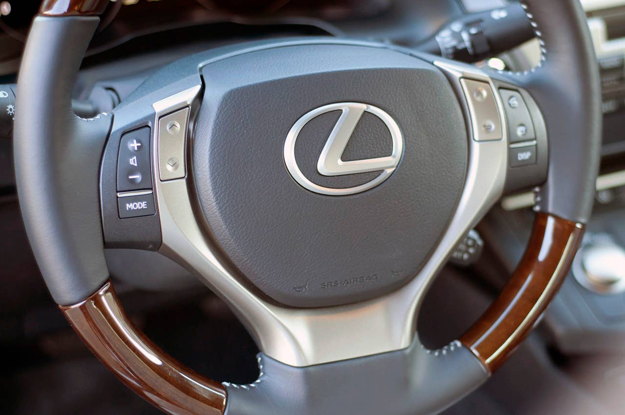 2013 Lexus ES 350 steering wheel