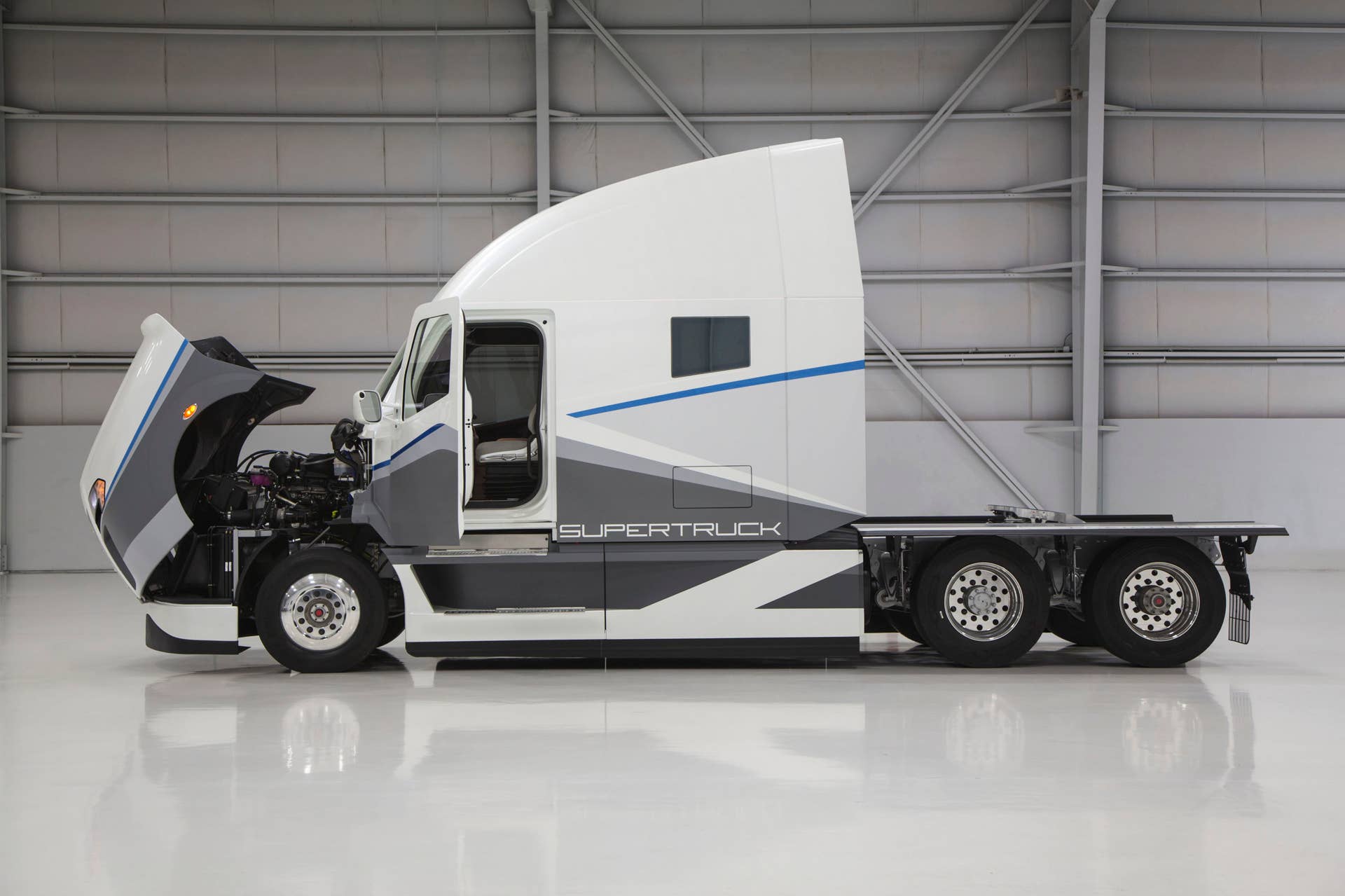 daimler supertruck exposed