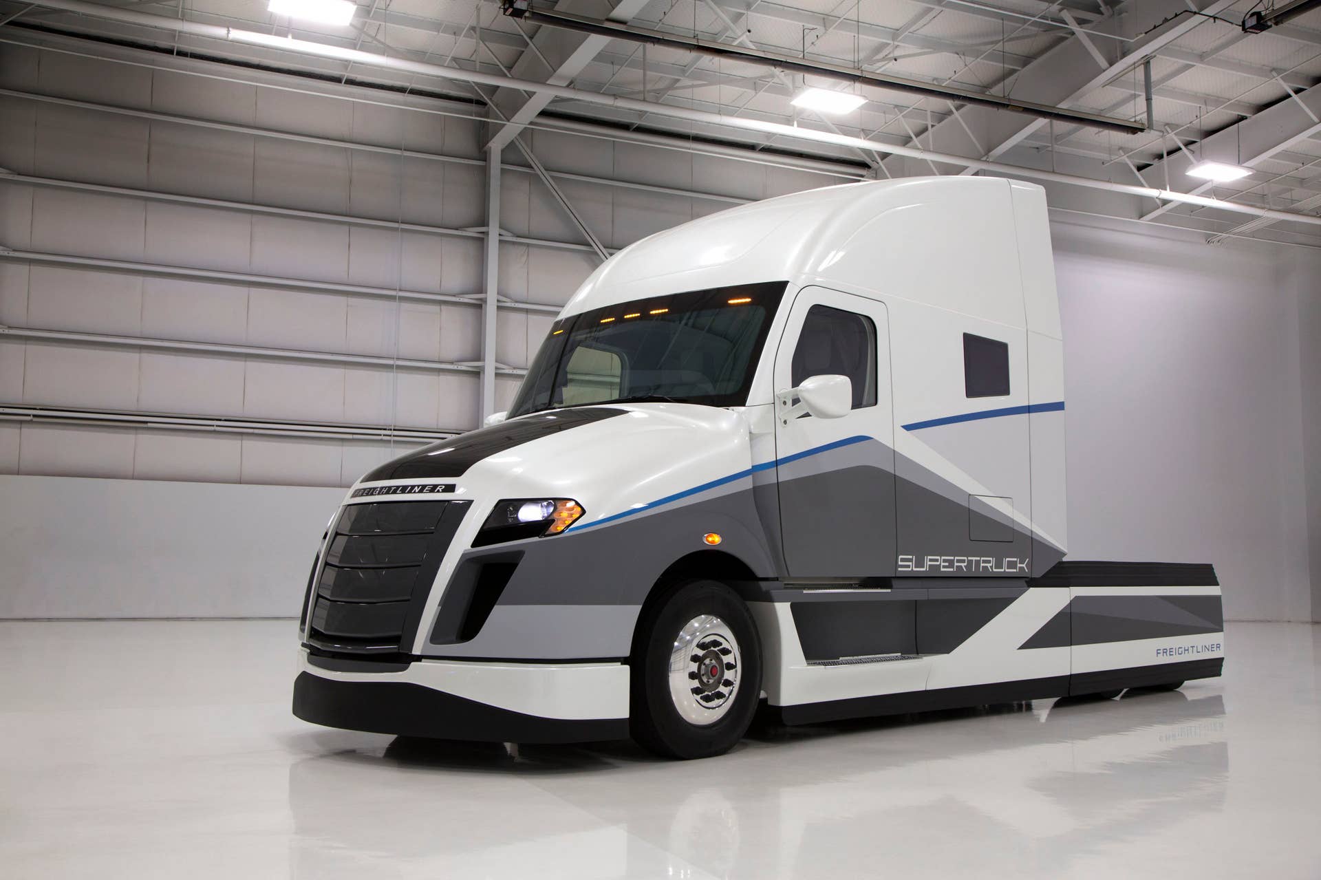 daimler supertruck with no trailer