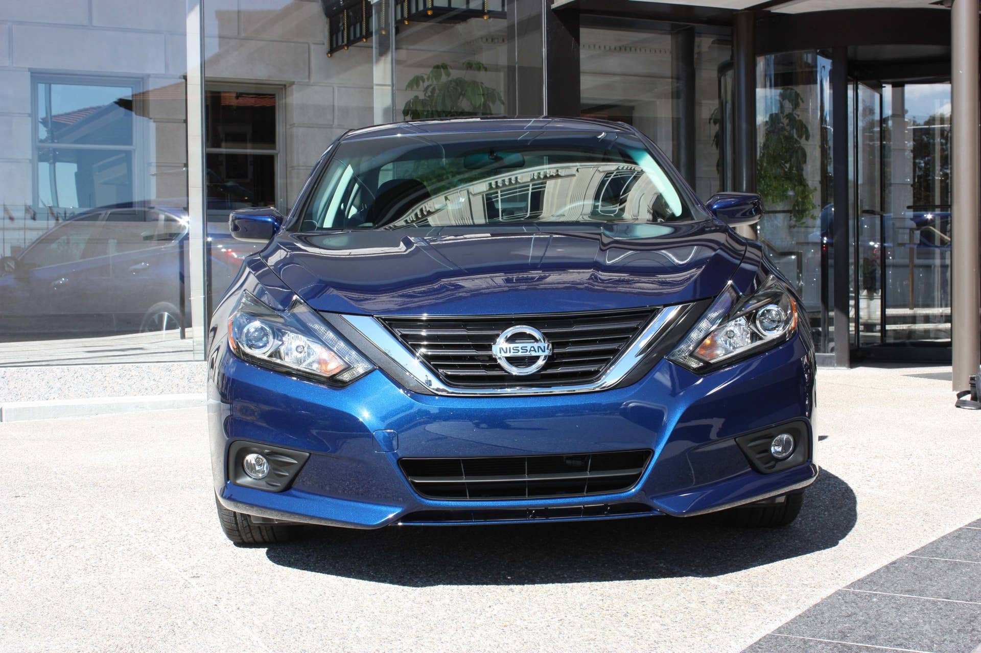 2016 nissan altima front