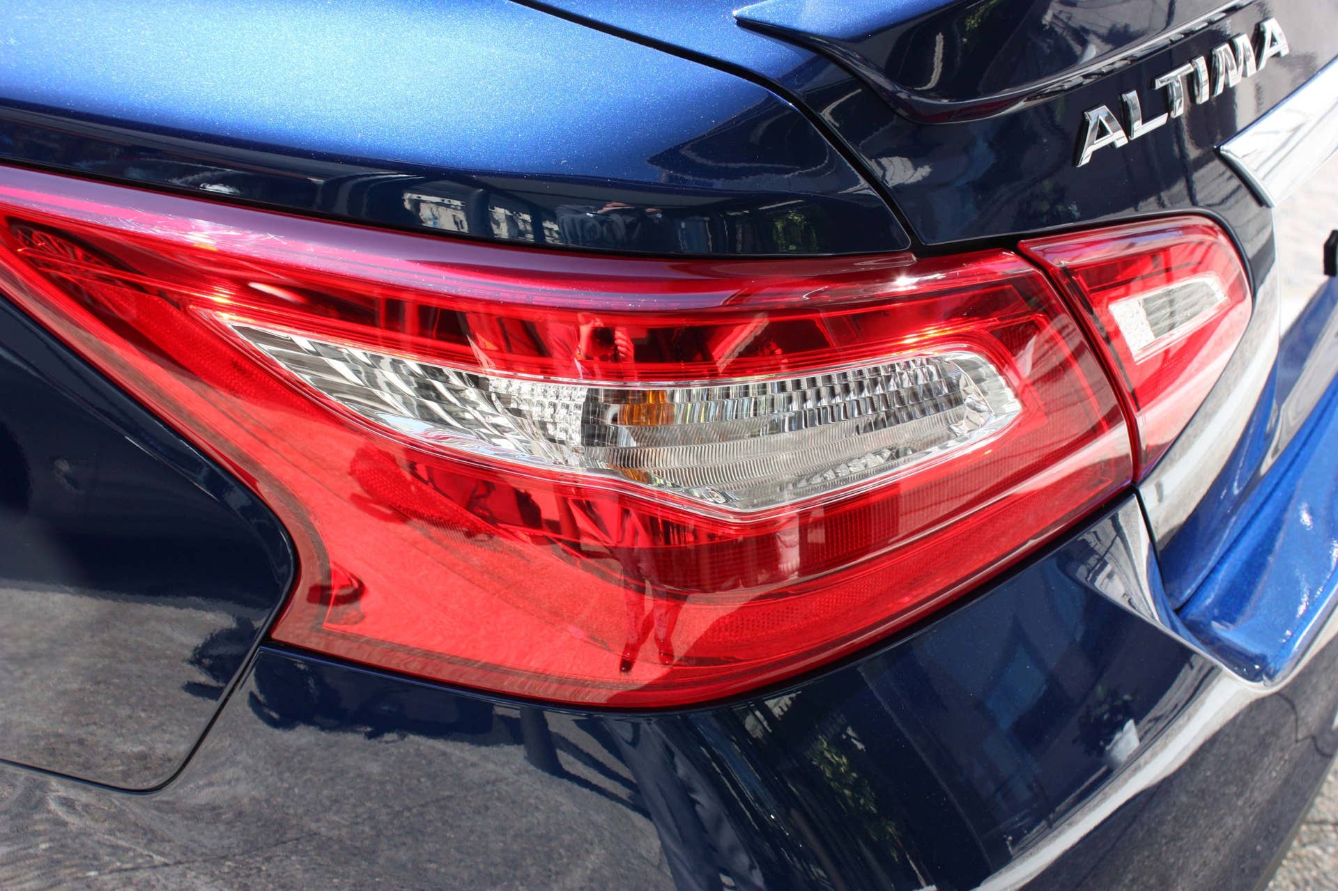 2016 nissan altima taillights