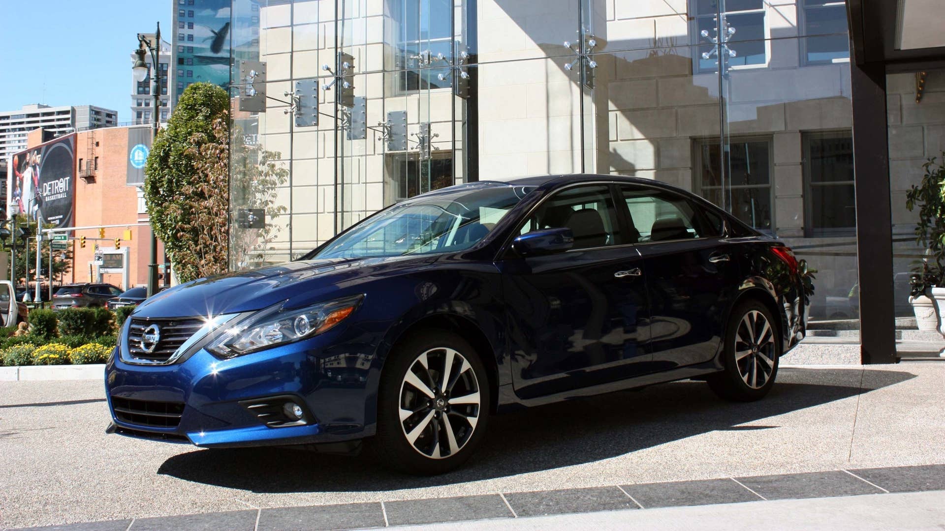 2016 nissan altima side