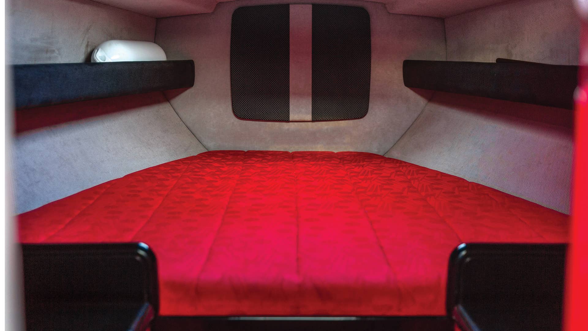 1990  Riva Ferrari 32 berth