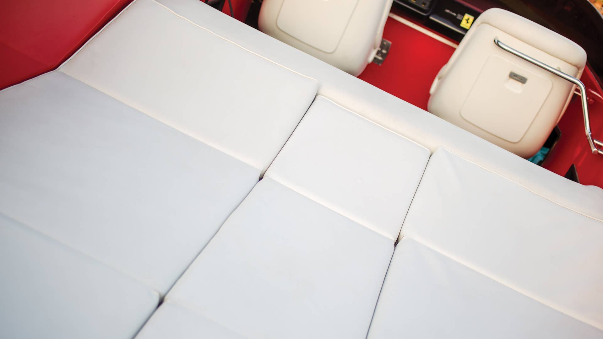 1990 Riva Ferrari 32 sun deck