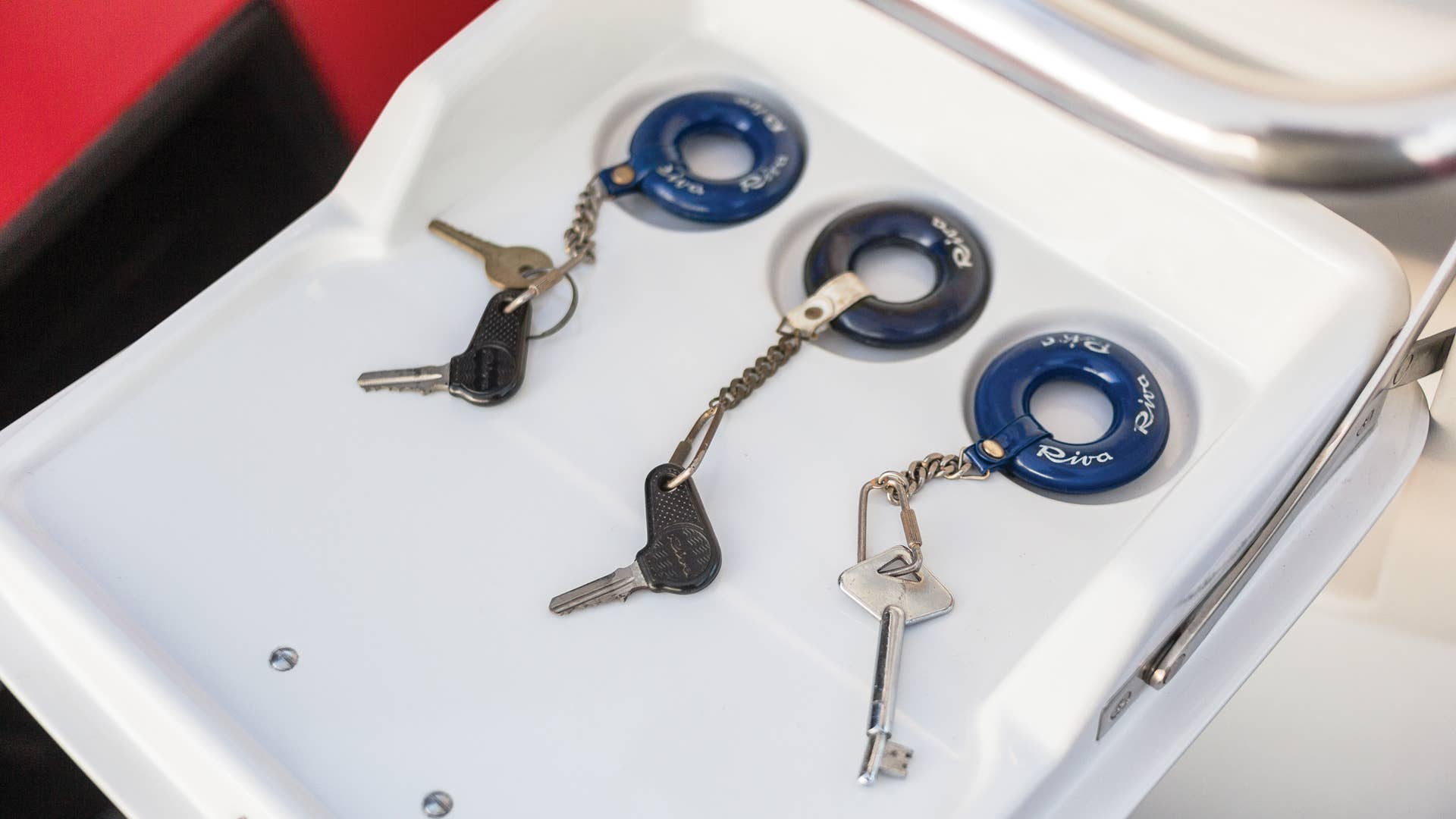1990 Riva Ferrari 32 keys