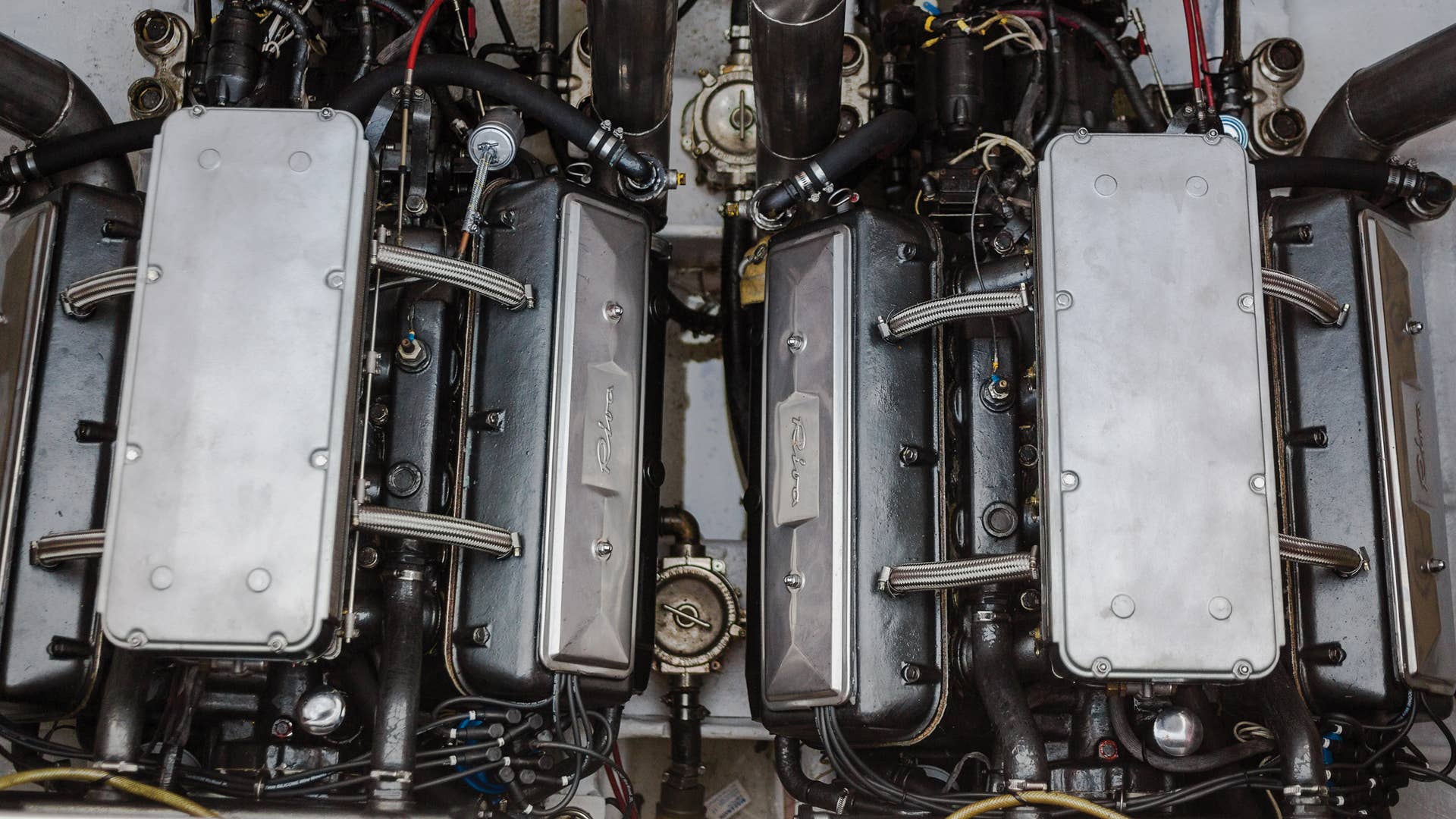 1990 Riva Ferrari 32 engine
