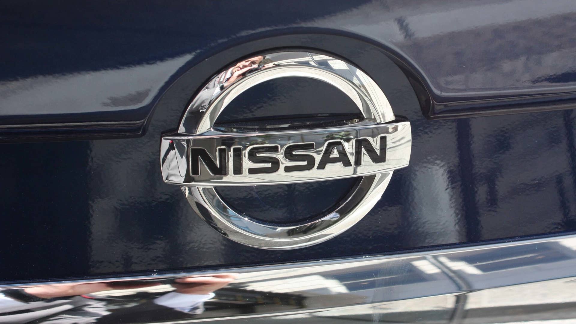2016 nissan altima badge