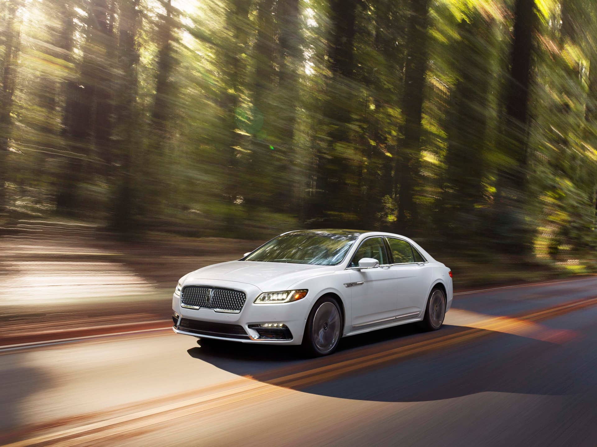 2017 lincoln continental side