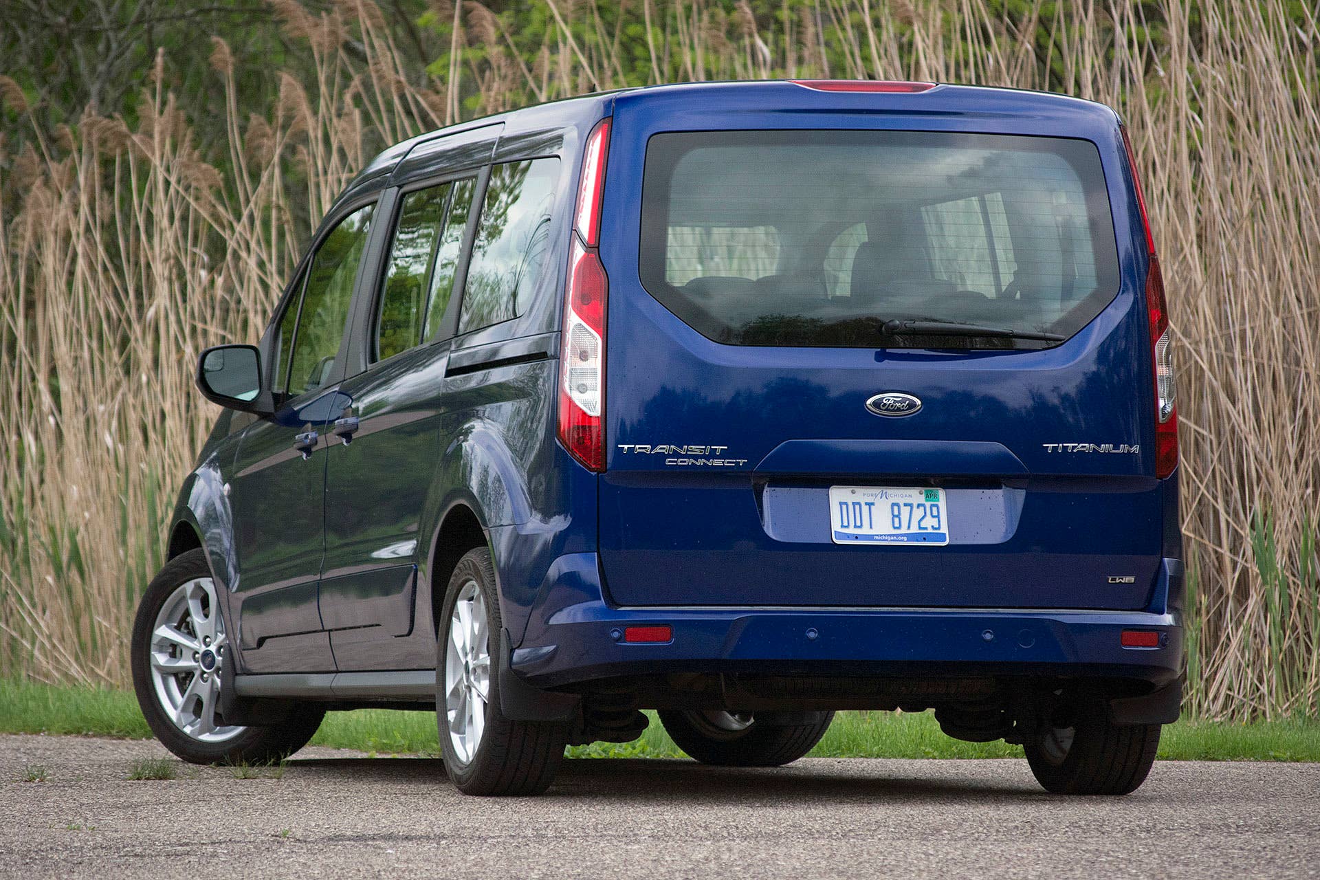 2015 Ford Transit Connect Wagon rear 3/4 view