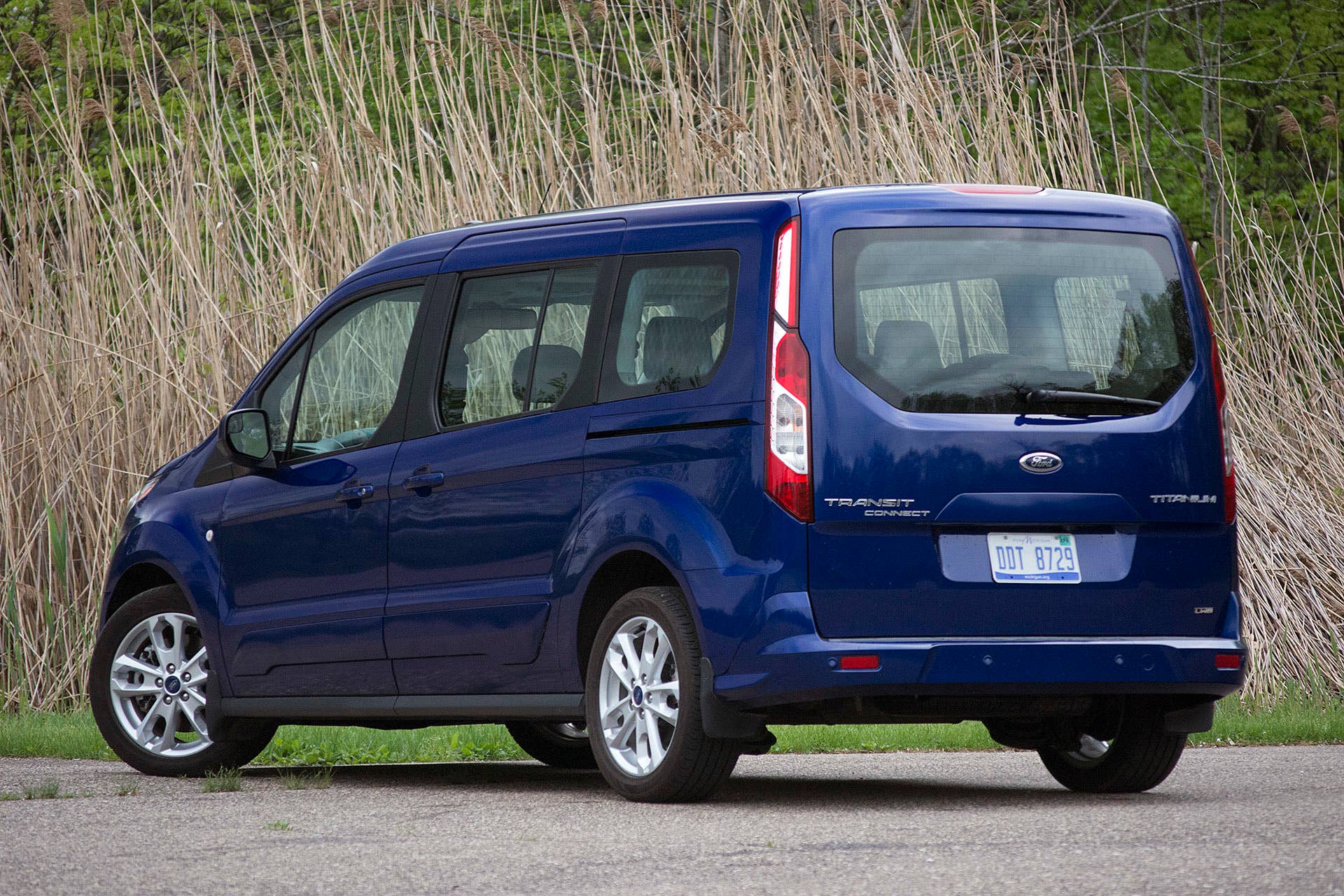 2015 Ford Transit Connect Wagon rear 3/4 view