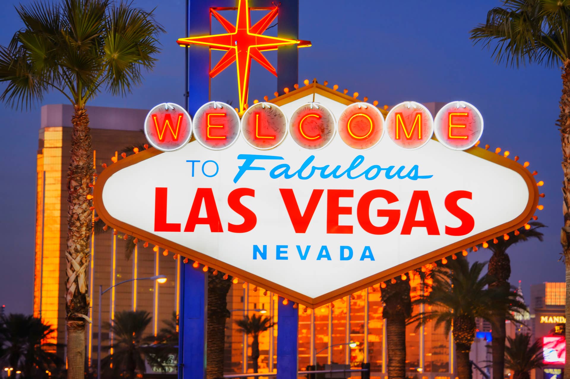 Welcome to Las Vegas sign at dusk