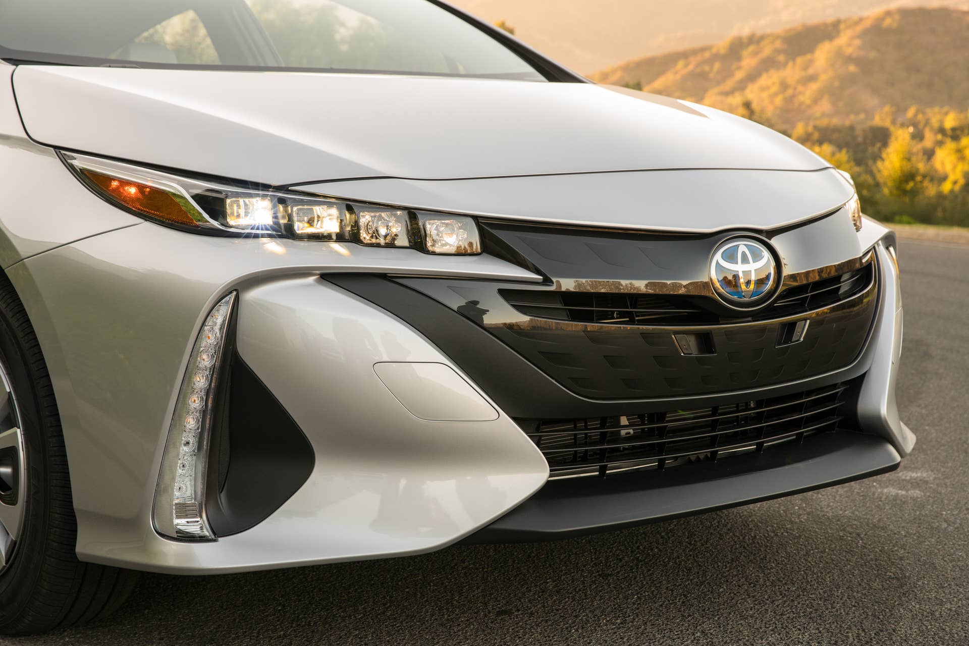 2017 Toyota Prius Prime Platinum front end