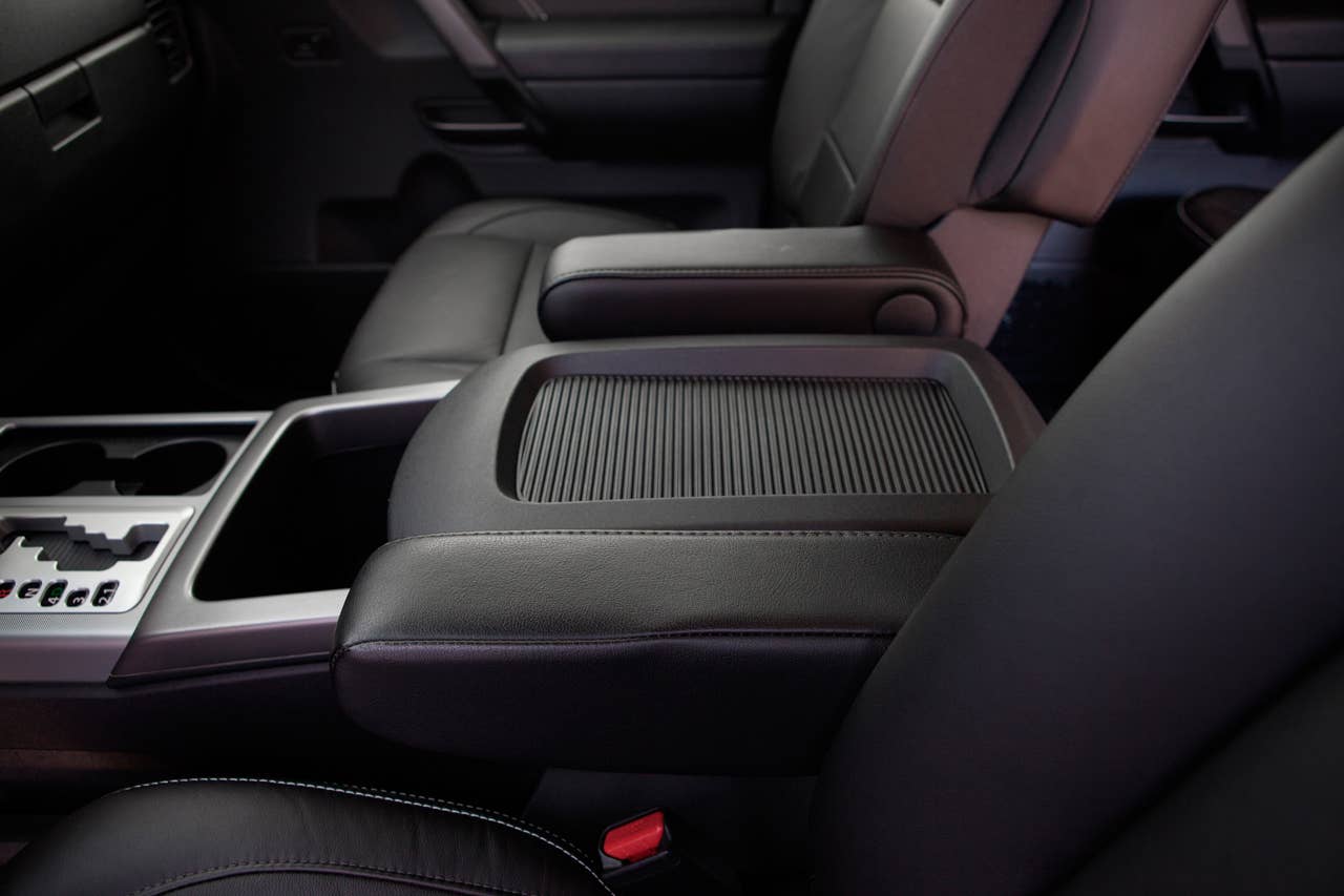 2013 Nissan Titan interior
