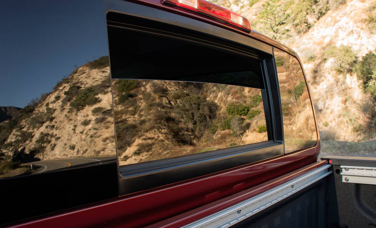 2013 Nissan Titan sliding rear glass