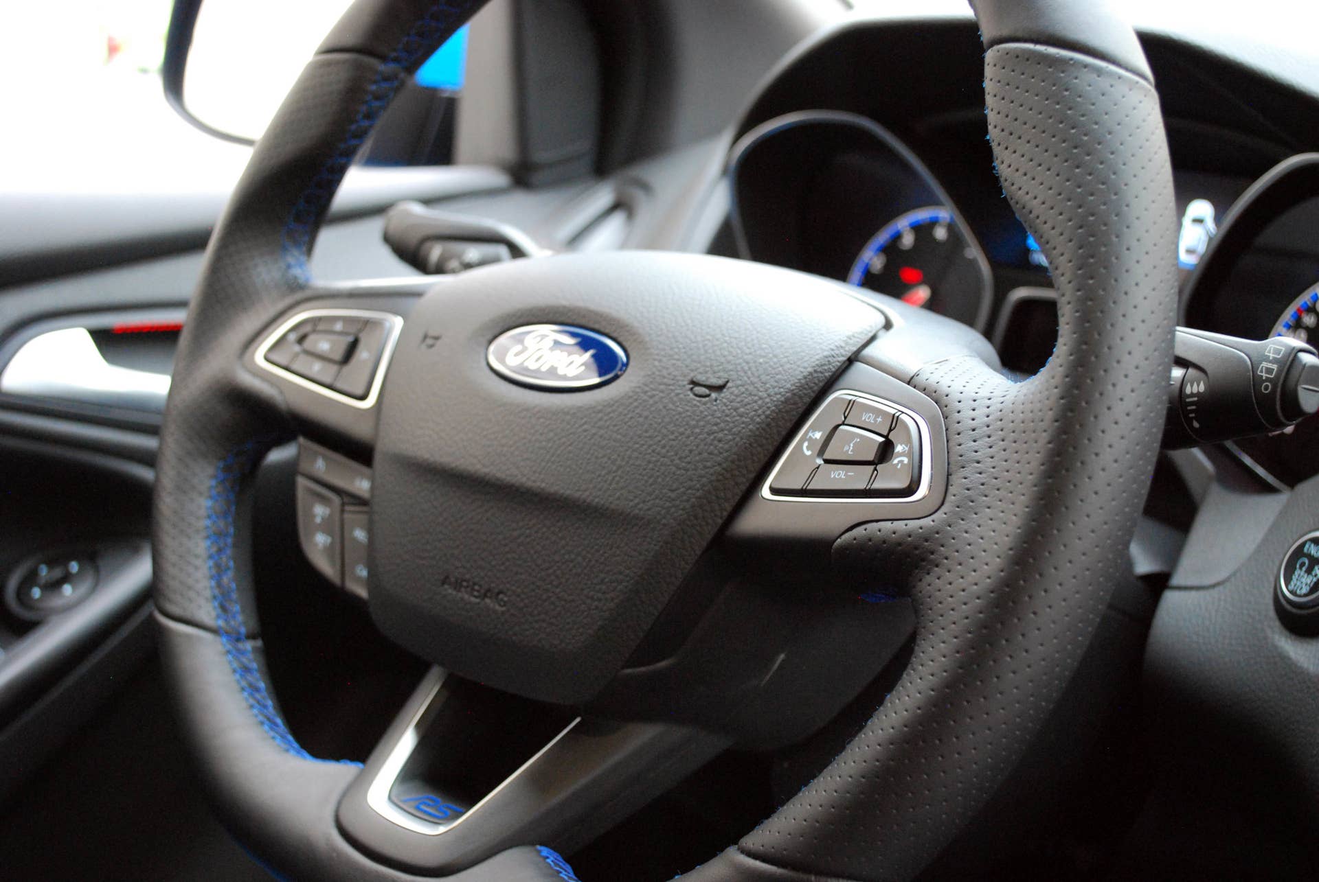 2016 Ford Focus RS steering wheel