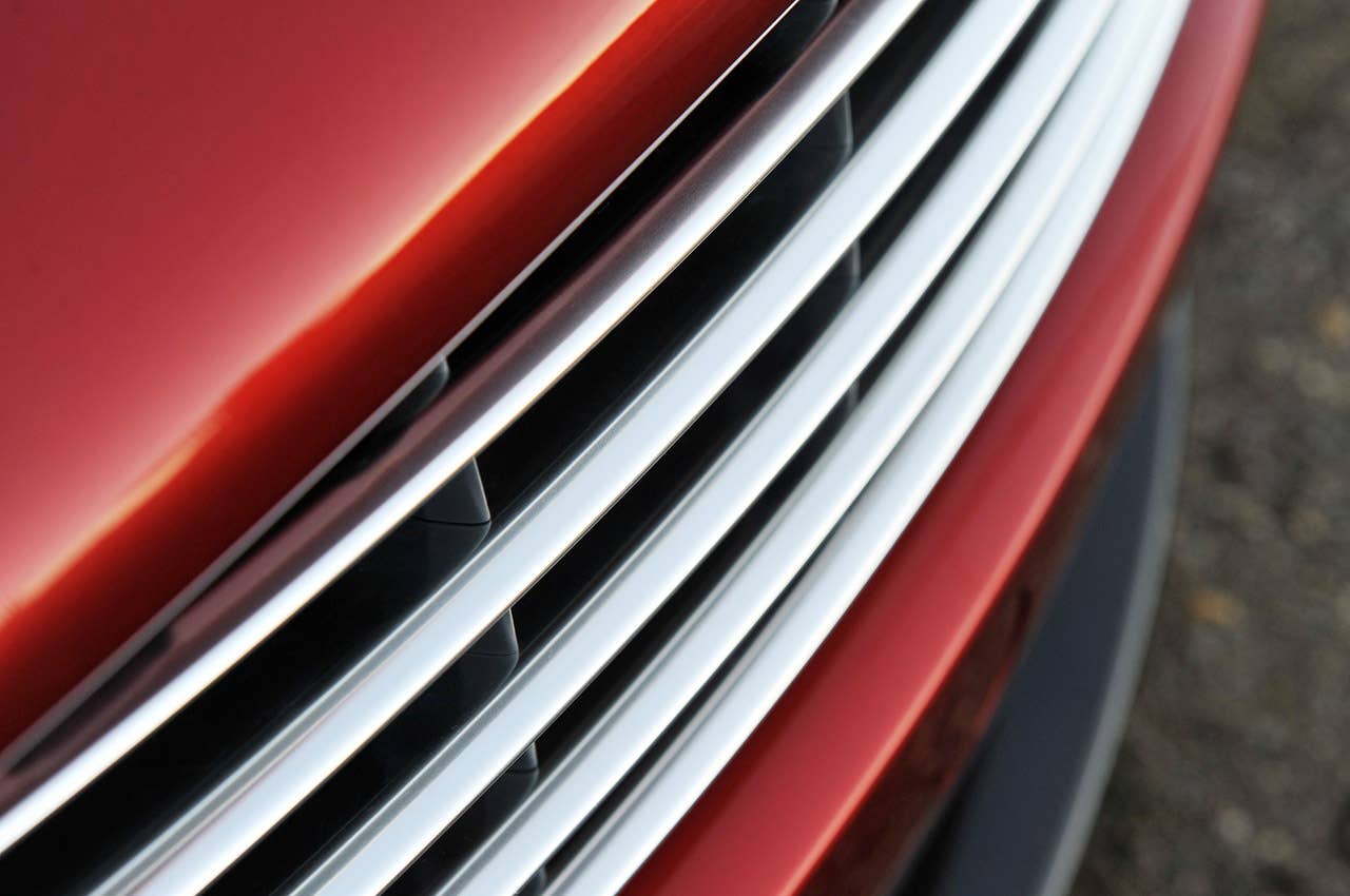 2013 Aston Martin DB9 grille