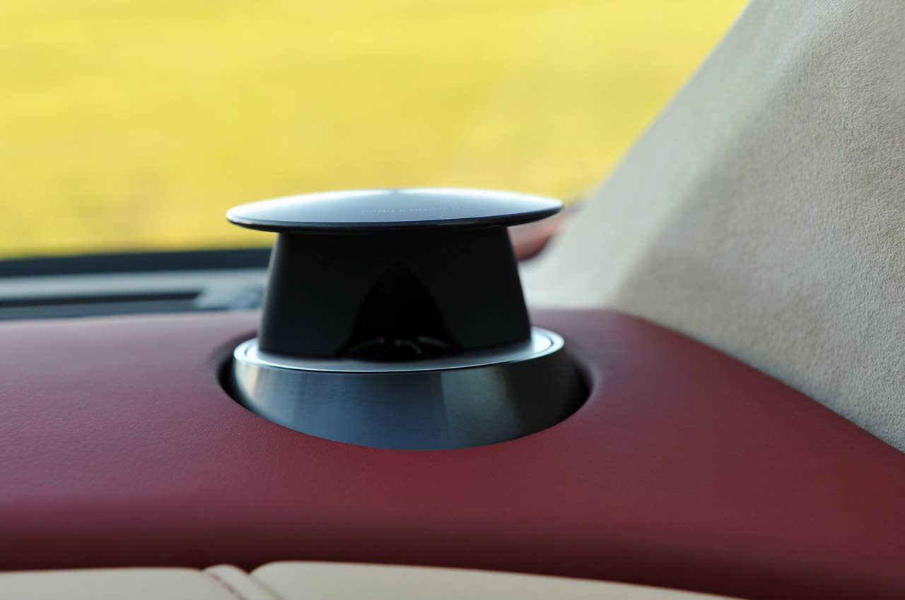 2013 Aston Martin DB9 speaker