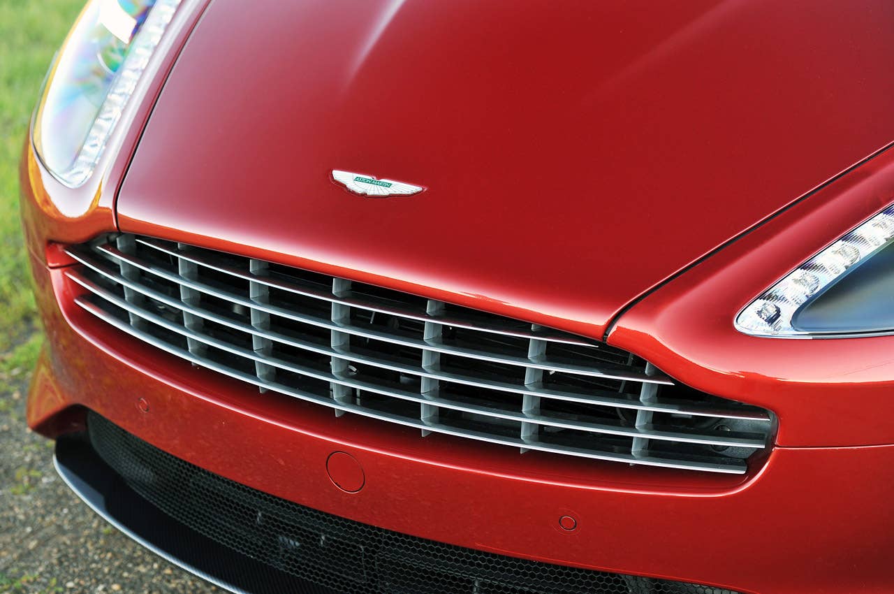 2013 Aston Martin DB9 grille