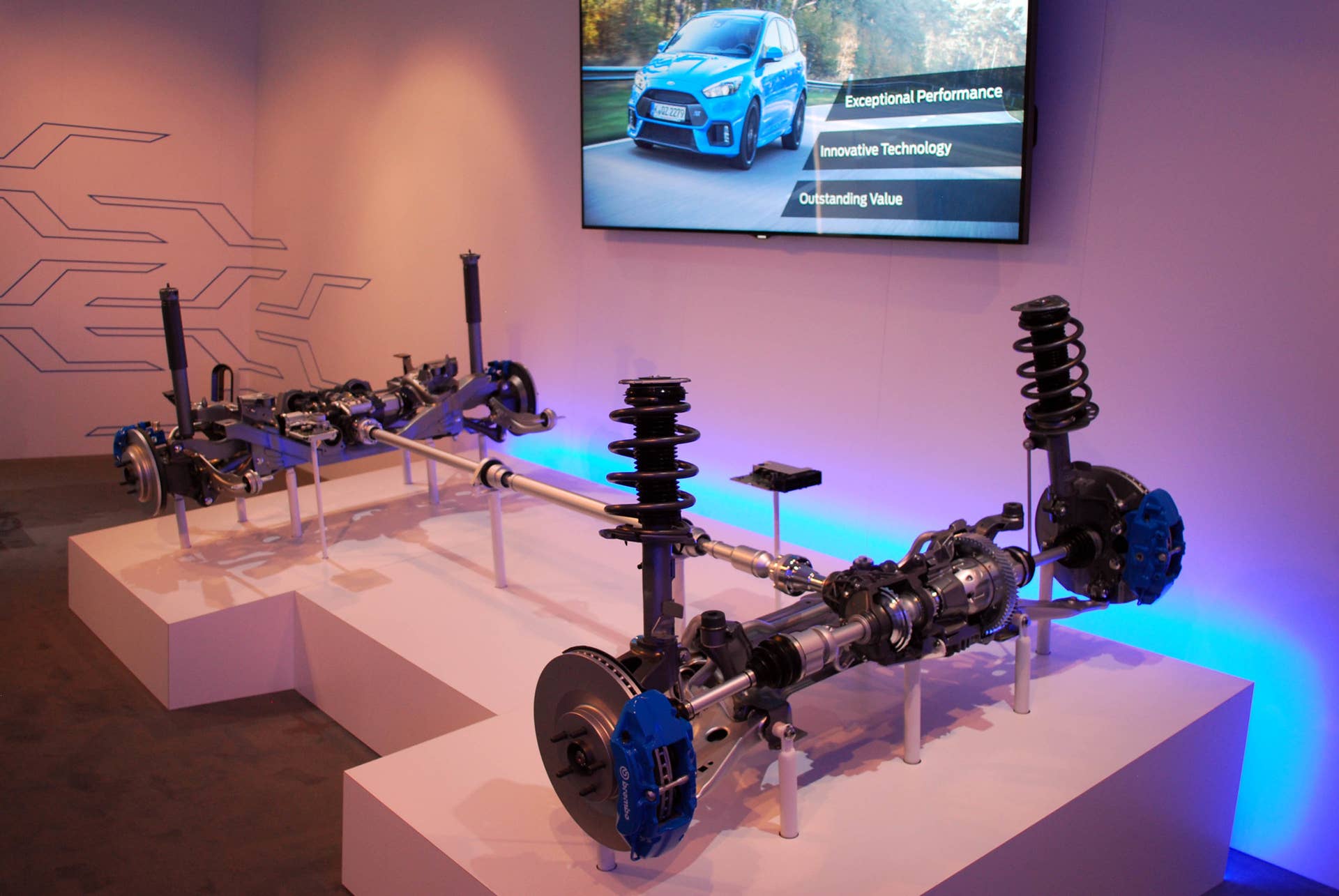 2016 Ford Focus RS drivetrain display