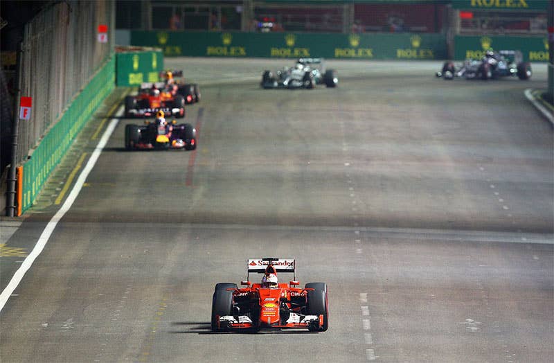 Sebastian Vettel pulls a lead out on the field at the 2015 Singapore F1 Grand Prix.