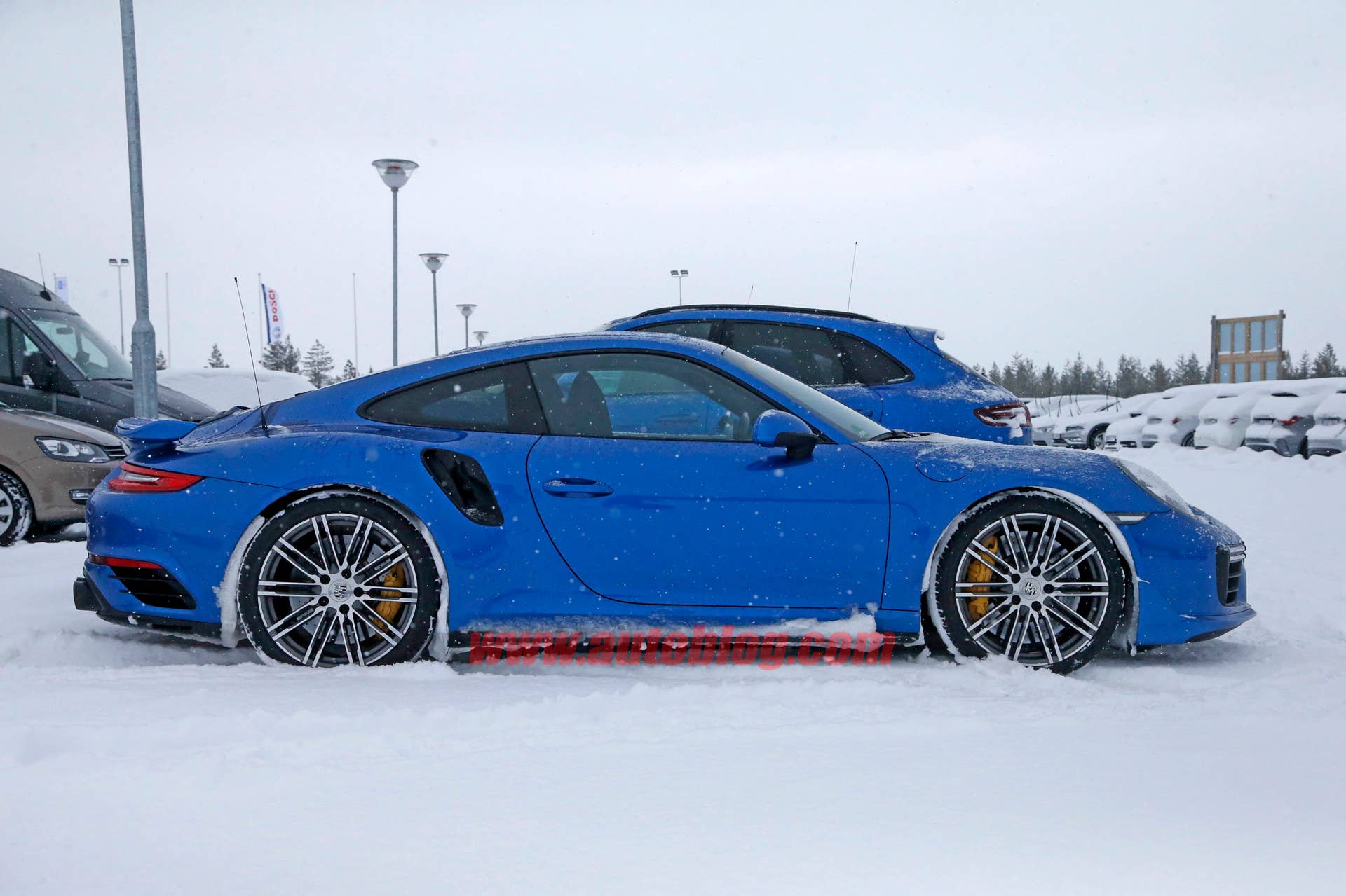 2018 Porsche 911 GT2 RS profile