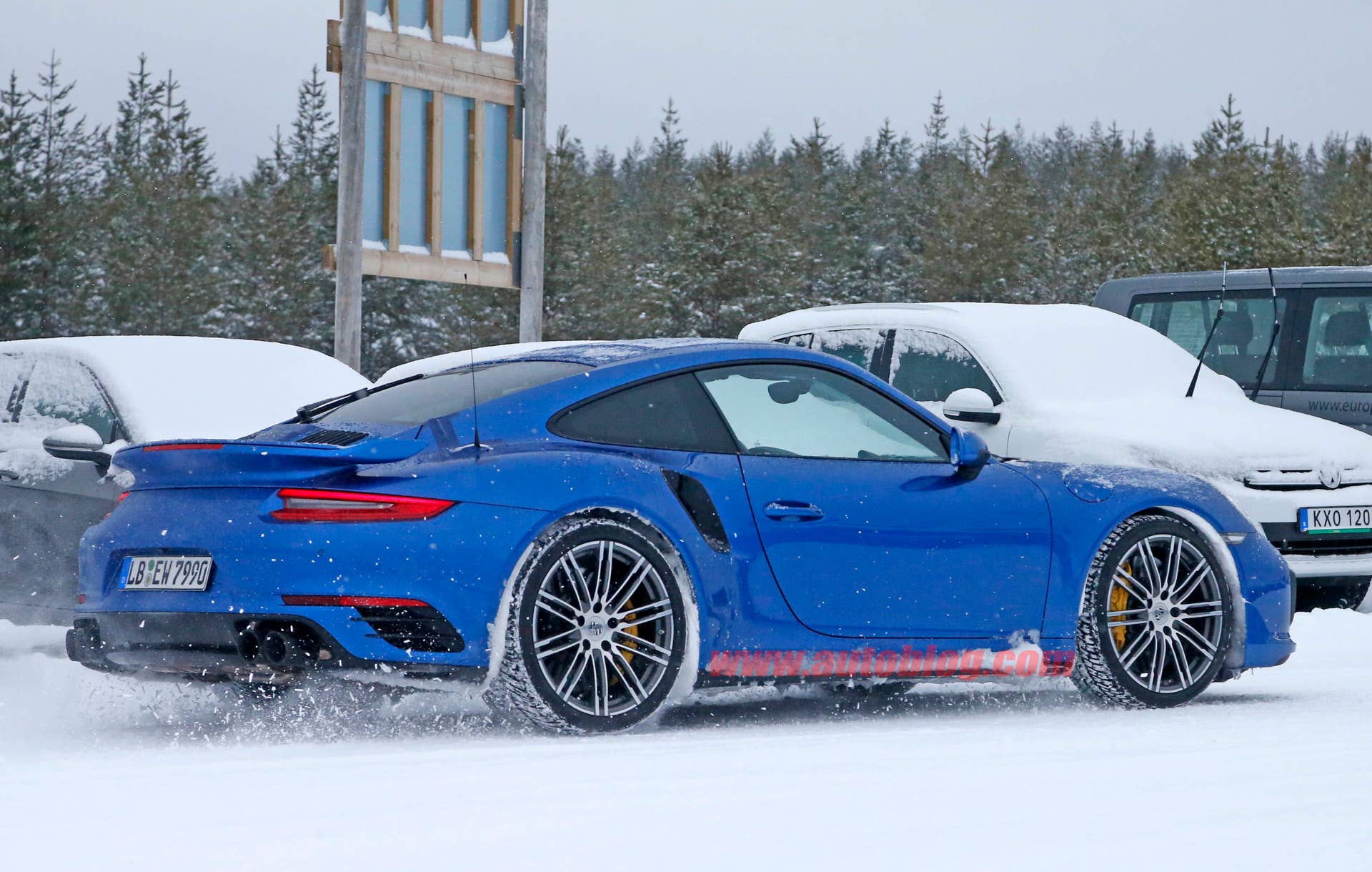 2018 Porsche 911 GT2 RS rear 3/4